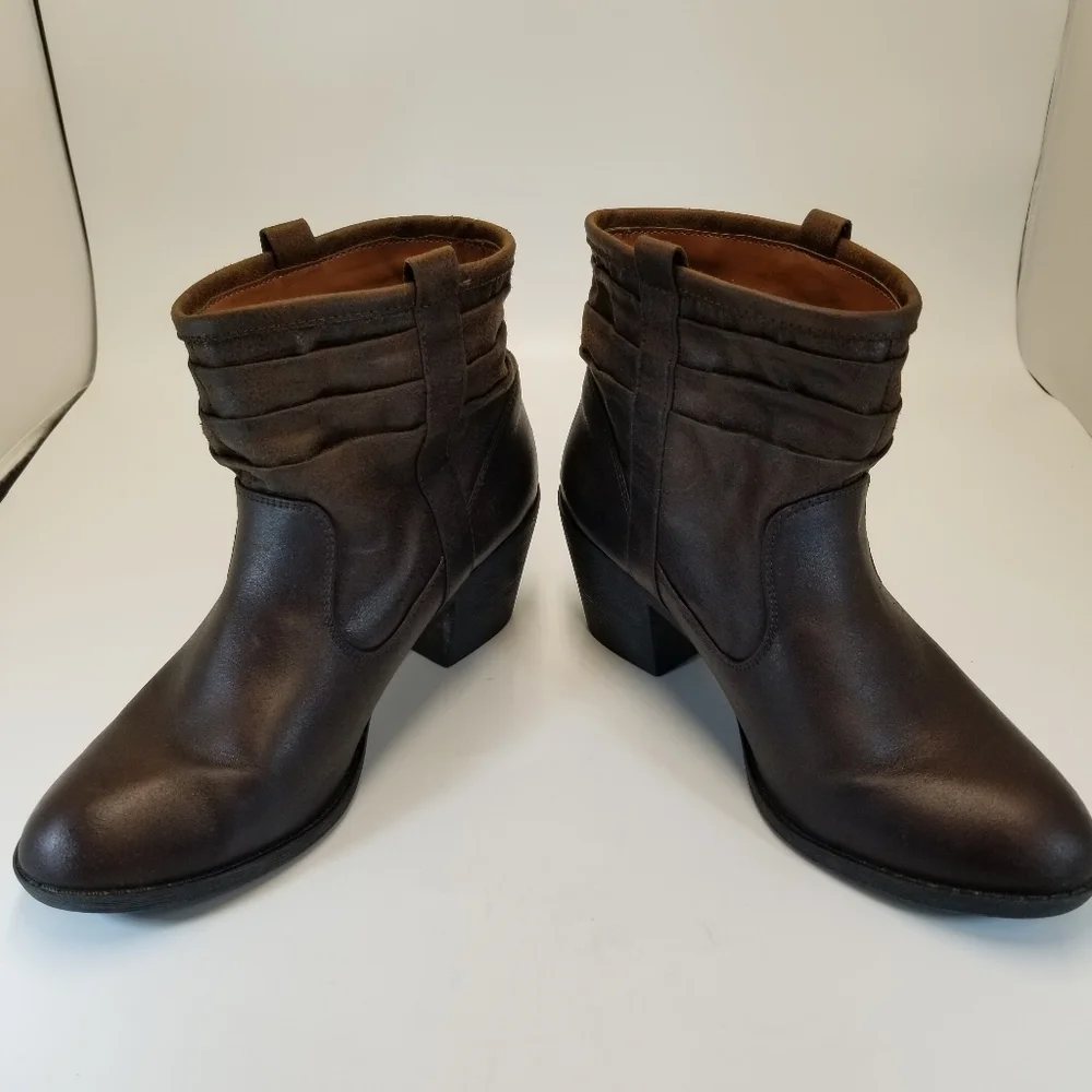 Arizona Jean Co Az Garber Womans Size 8 Brown Faux Leather Pull On Ankle Bootie